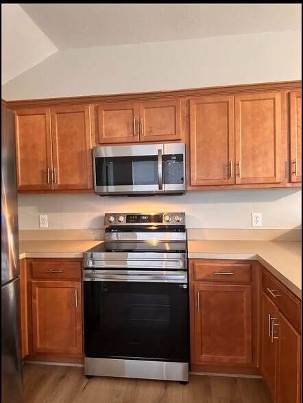 Building Photo - 513 Creekside Dr
