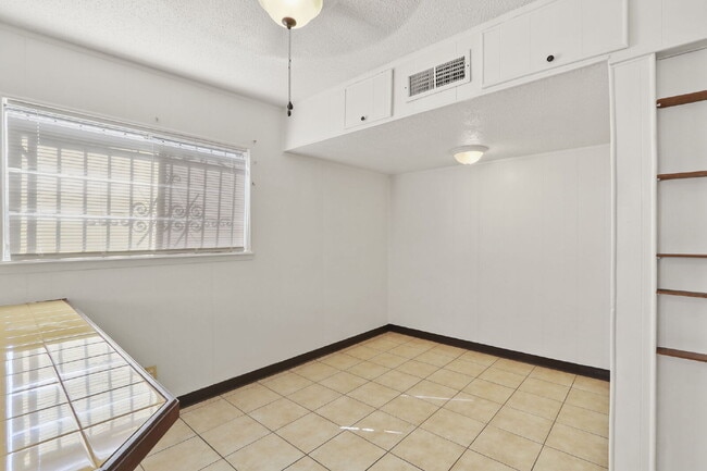 Building Photo - 5440 Viceroy Dr