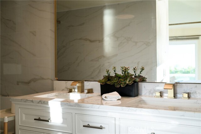 Building Photo - 883 Katella St