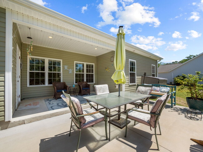 Building Photo - 512 Hazelwood Dr