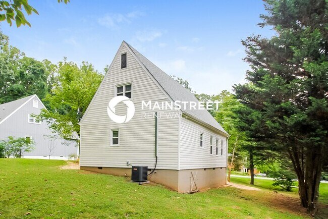 Building Photo - 3 Bedroom Pet-Friendly Home in Winston-Sal...