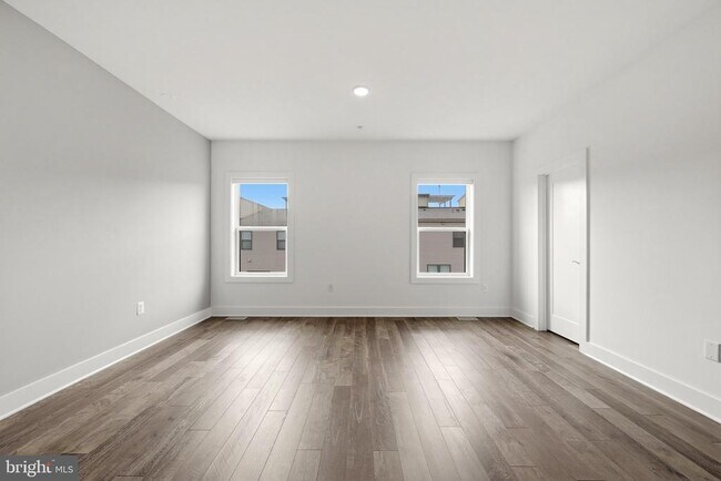 Building Photo - 44824 Tiverton Sq