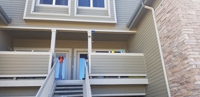 Building Photo - 2 Bedroom Plus Large Loft Condo with 1 Car Attached Garage