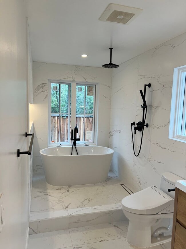 Building Photo - Stunning new build, top of the line everything, walk to town location, close to schools! INCLUDES...