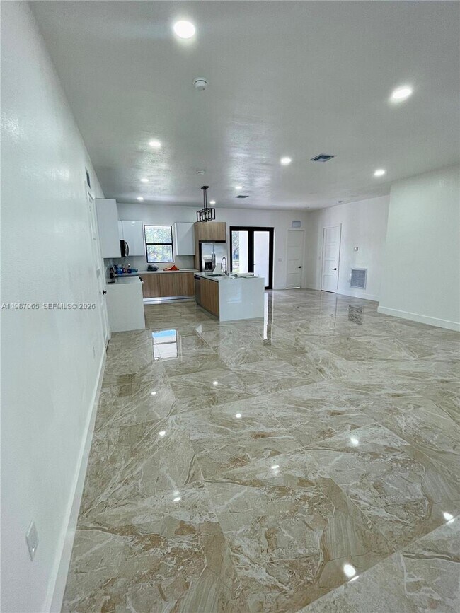 Building Photo - 435 N Quebrada St