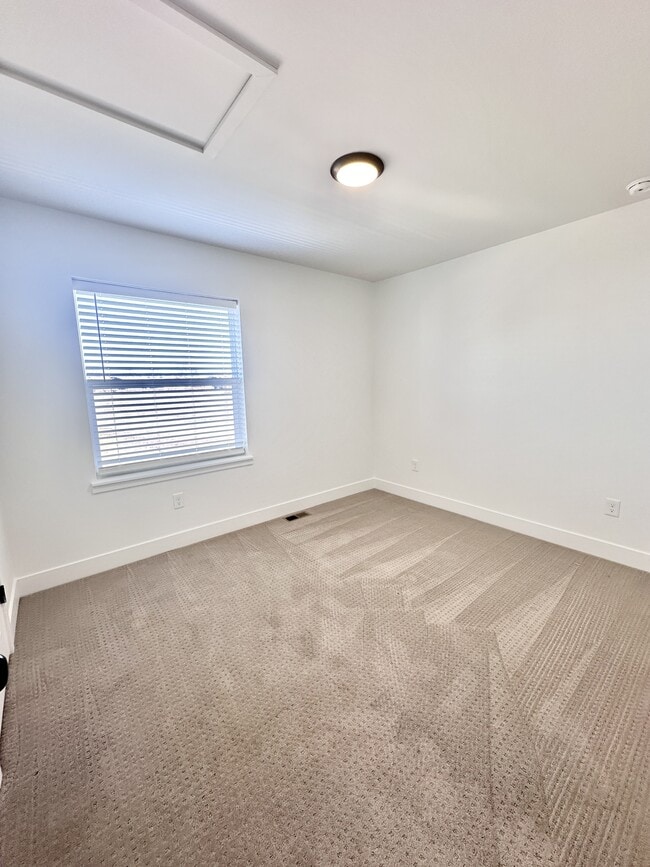 Building Photo - 4004 Blue Pine Ln