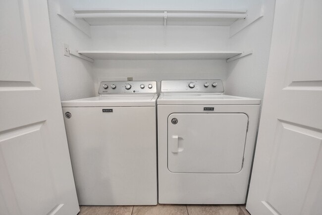 Building Photo - 6306 S Rice Ave