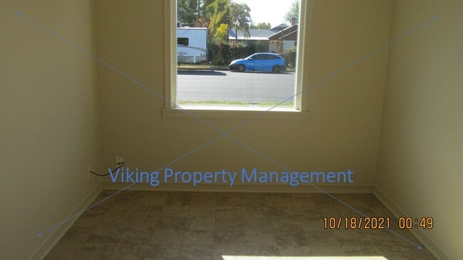 Building Photo - 555 SE 2nd St