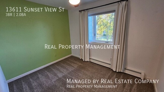 Building Photo - 13611 Sunset View St