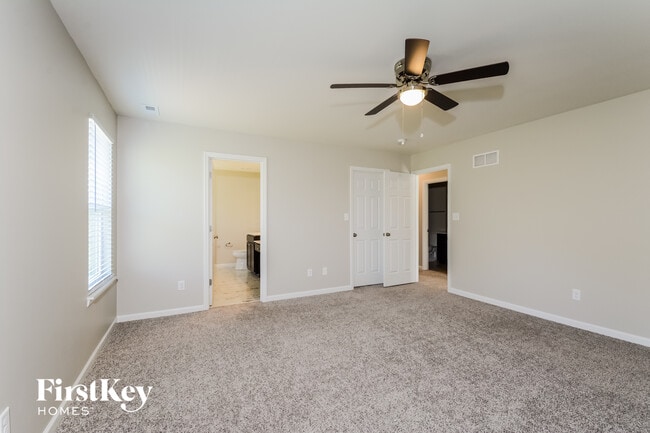 Building Photo - 476 Timber Valley Trail