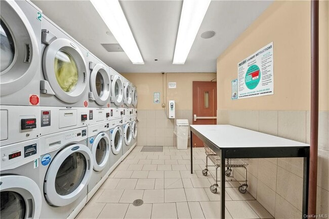 Building Photo - 3240 Riverdale Ave