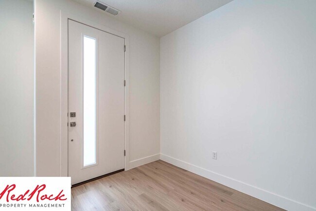 Building Photo - 3 Bedroom Townhome in Washington Fields wi...