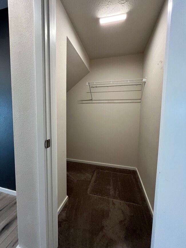 Building Photo - 4501 W Bedford Ave