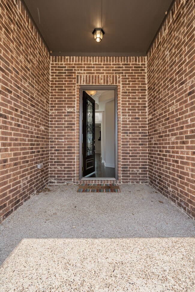 Building Photo - 2308 Paddington Way