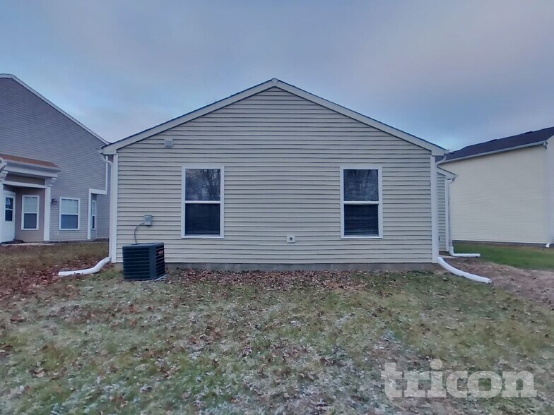 Building Photo - 773 Fern St