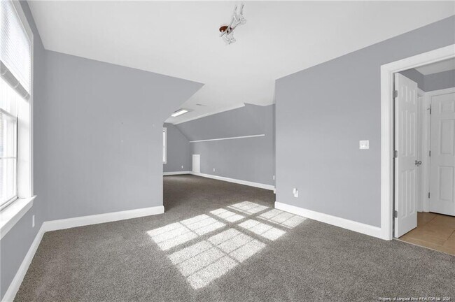 Building Photo - 427 W Summerchase Dr