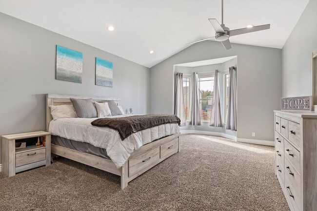 Building Photo - 4 Bedroom/ 4 Bathroom Home In Draper