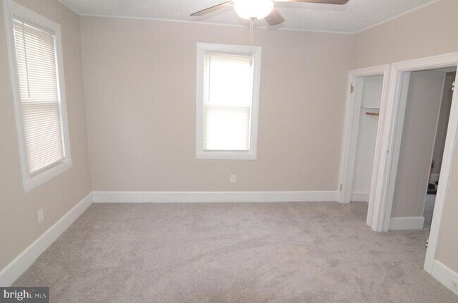 Building Photo - 219 9th Ave