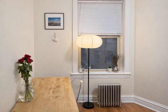 Building Photo - 2482 N Lincoln Ave