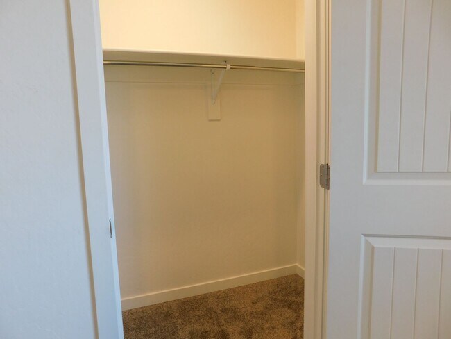 Building Photo - Newer Construction close to Community Hospital