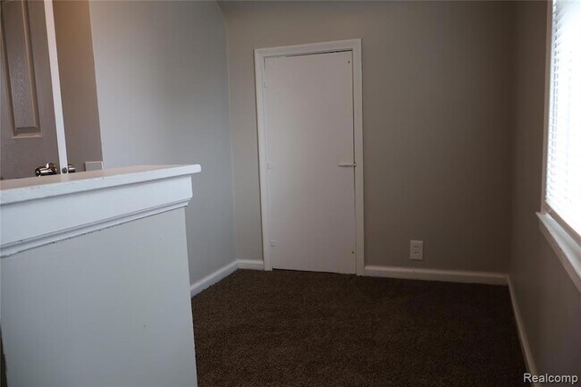 Building Photo - 5559 Bluehill St