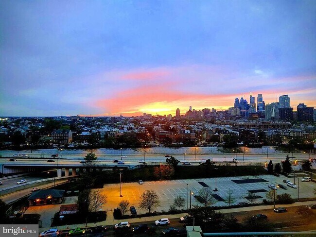 Building Photo - 717 S Christopher Columbus Blvd