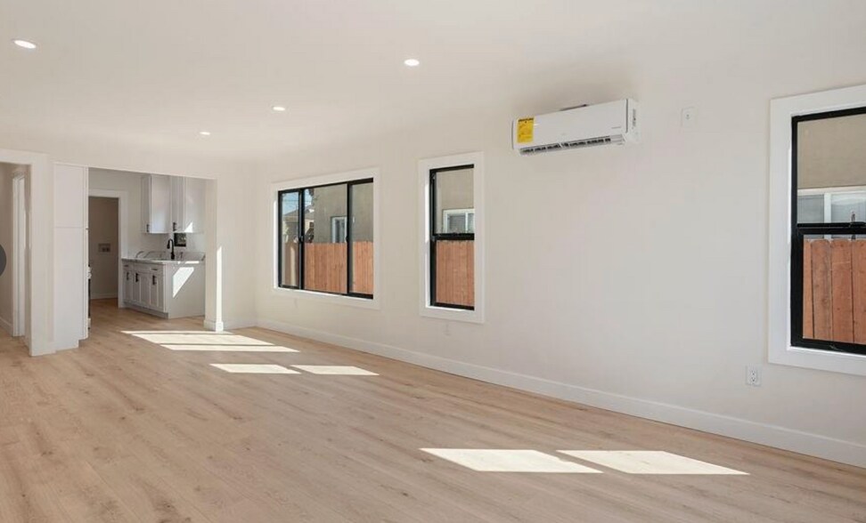 Building Photo - 5166 S Manhattan Pl