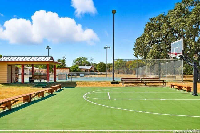 Building Photo - 418 Tawny Oak Cir