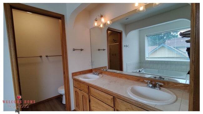 Building Photo - Beautiful open floorplan in amazing Steilacoom!!  All appliances included, large yard!!
