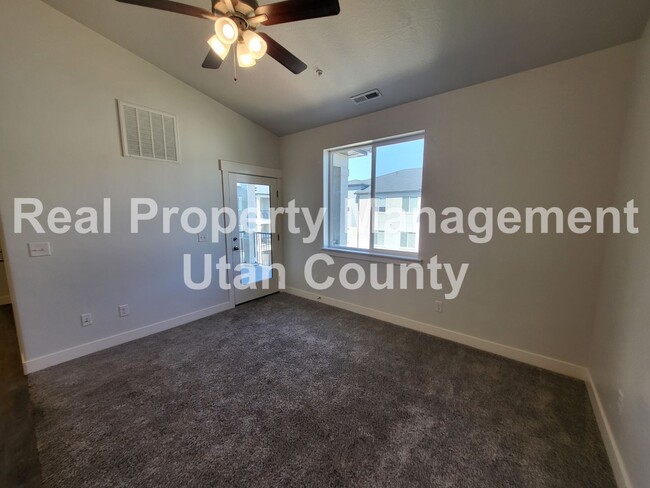 Building Photo - Small Pet Friendly Lehi Condo