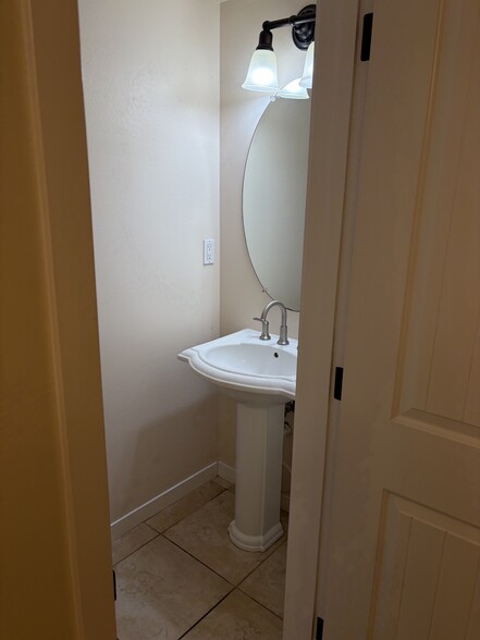 Building Photo - 345 Kellogg Way