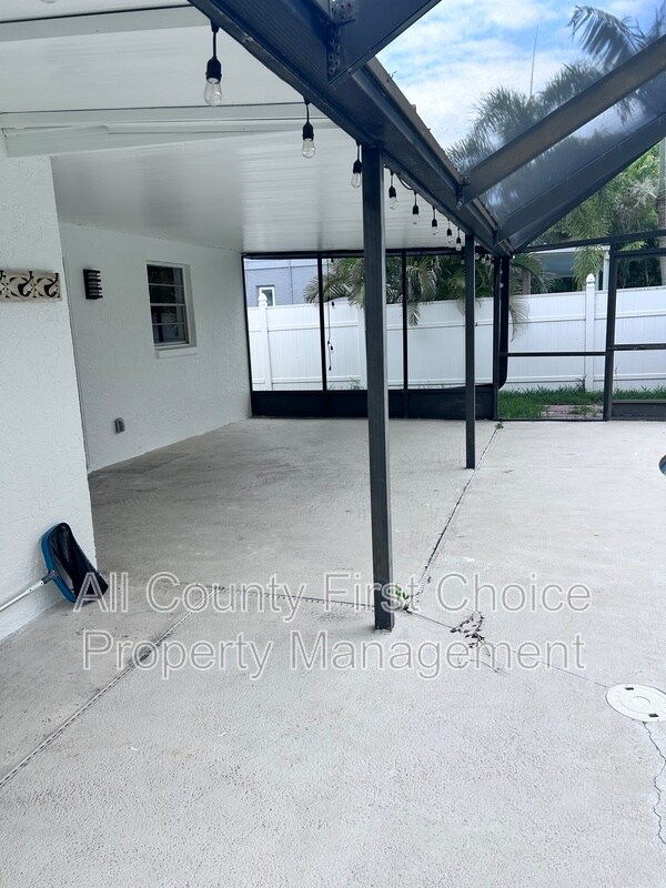 Building Photo - 12733 Gorda Cir E