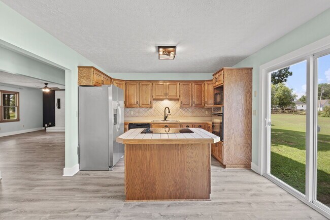 Building Photo - 10188 Russellville Rd