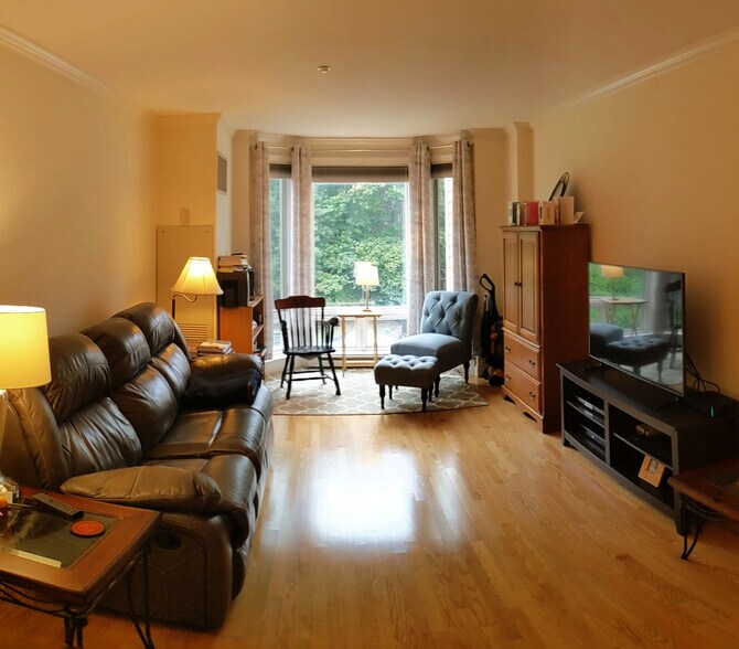 Building Photo - 2 Saint Paul St