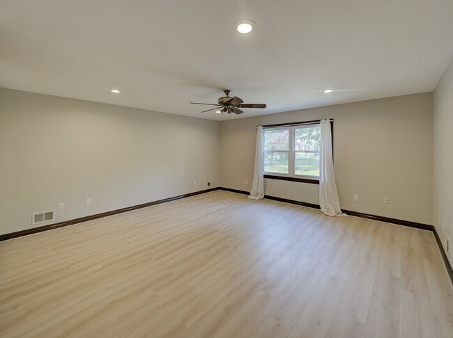 Building Photo - 17 Bauers Ln