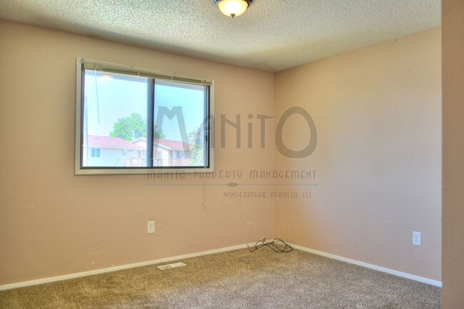 Building Photo - **COMING SOON** Clean & Spacious Spokane Valley Duplex