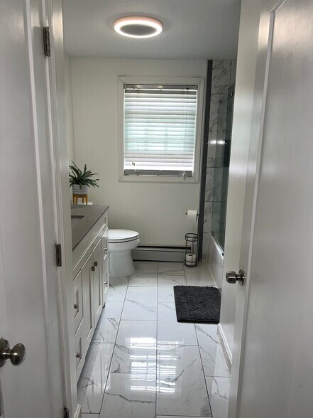 Building Photo - 64 Sterling St