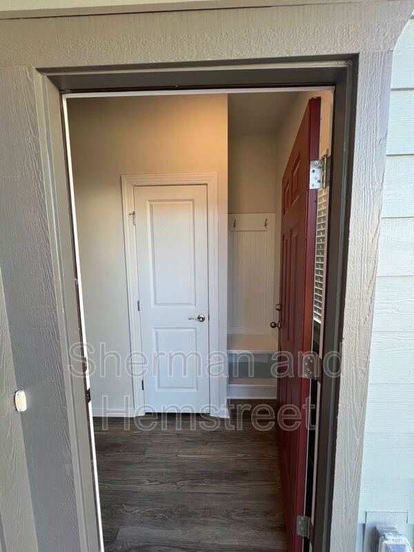 Building Photo - 2040 Lotus Dr