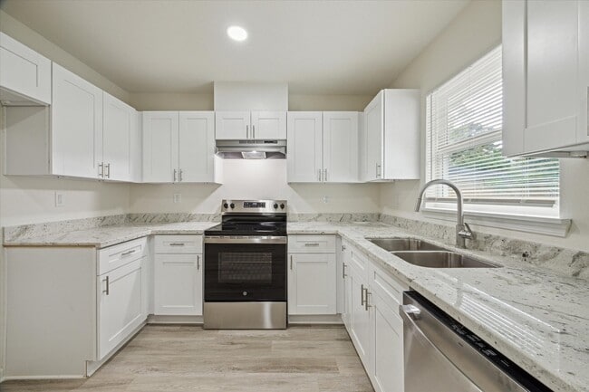 Building Photo - 3105 Babin Dr