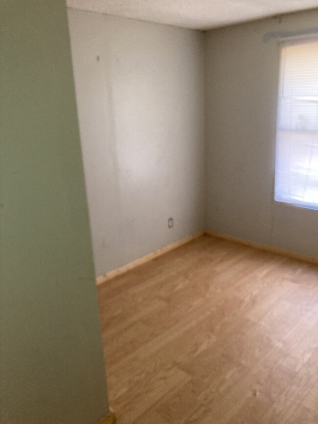 Building Photo - Belton Home