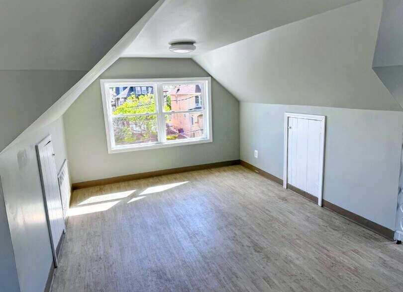 Building Photo - 518 79th St