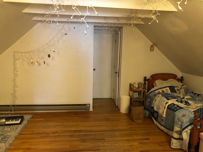 Building Photo - 40 Montfern Ave