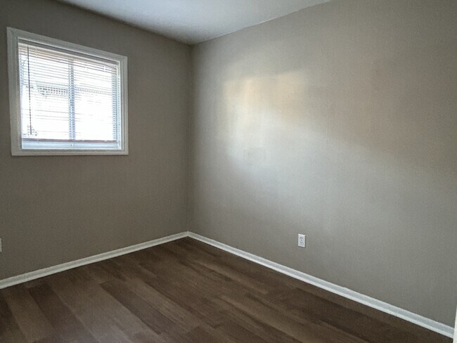 Building Photo - 2943 Hillside Ave