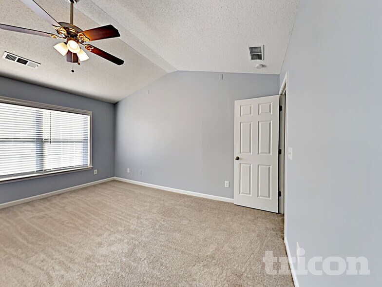 Building Photo - 4242 Clearvista Ln NW