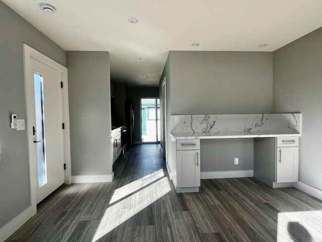 Building Photo - 620 Columbia St