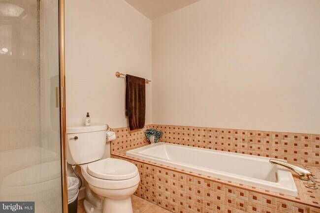 Building Photo - 9700 Whitley Park Pl