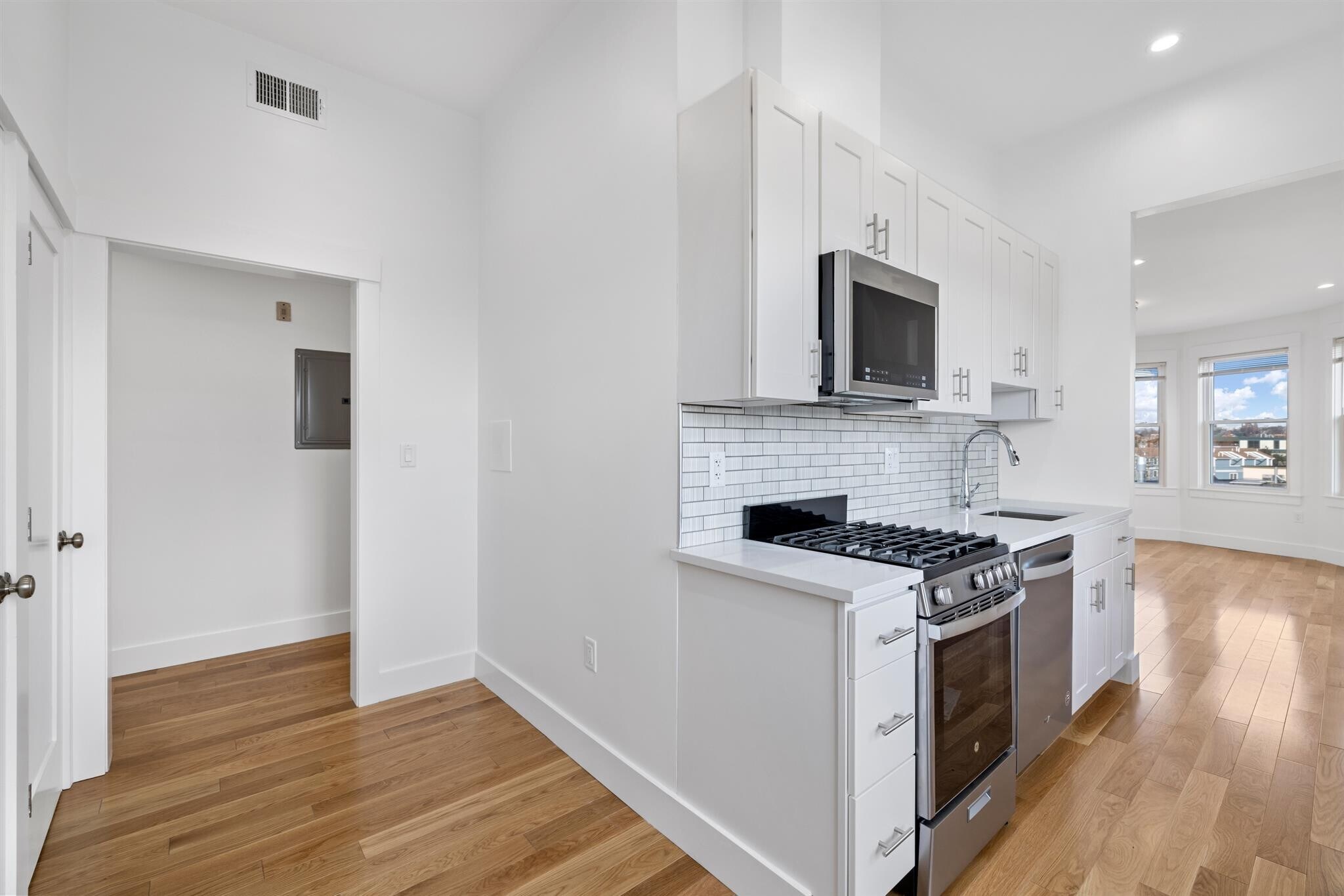 Building Photo - 401 Columbia St