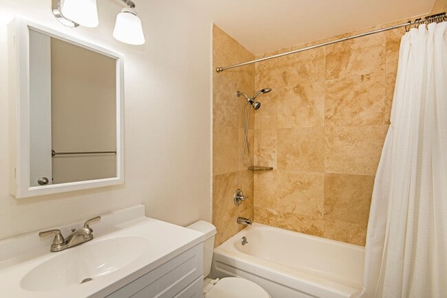 Building Photo - For Rent: 1-Bedroom Condo in Waikiki (24th...