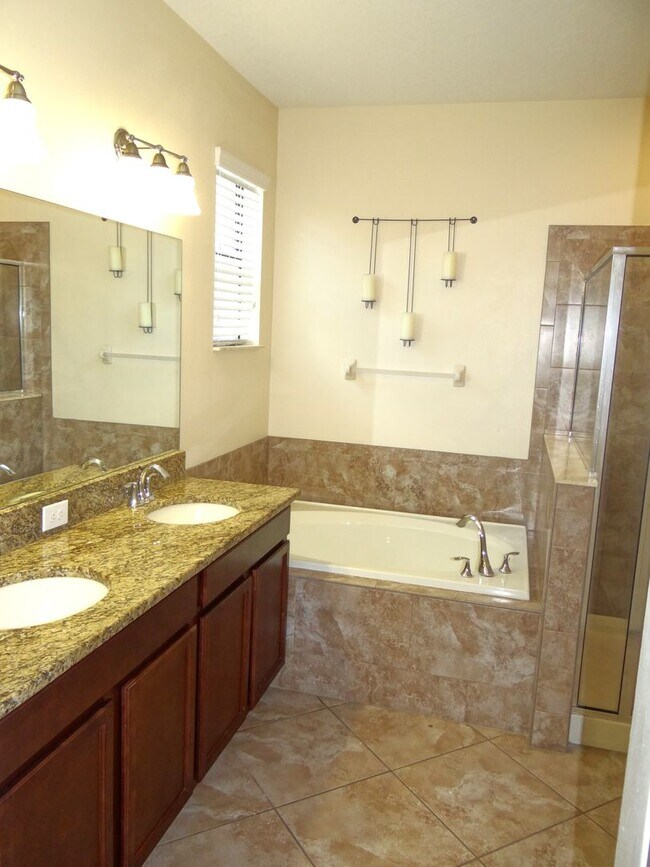 Building Photo - 4 bed, 3ba, 2 car garage home in Summerfield