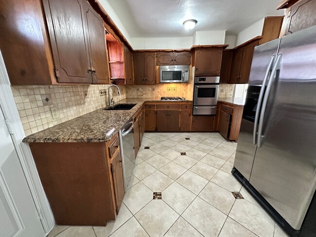 Building Photo - 3 Bed 2.5 bath house in OKC